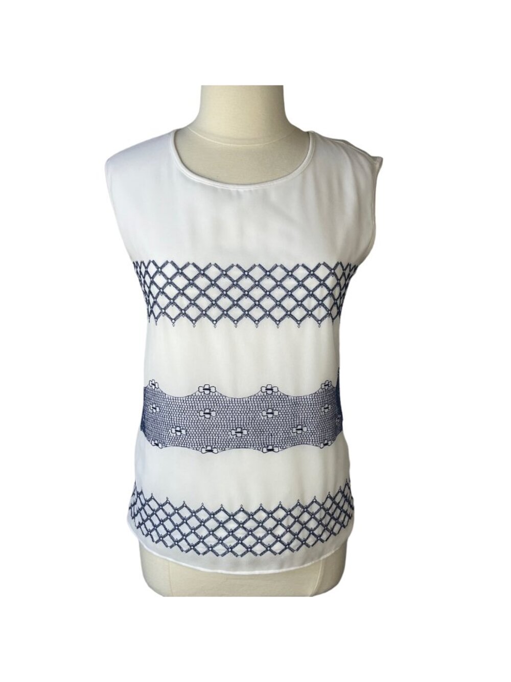 Ann Taylor Sleeveless Blouse Shirt Womens‎ Small White Blue Embroidery